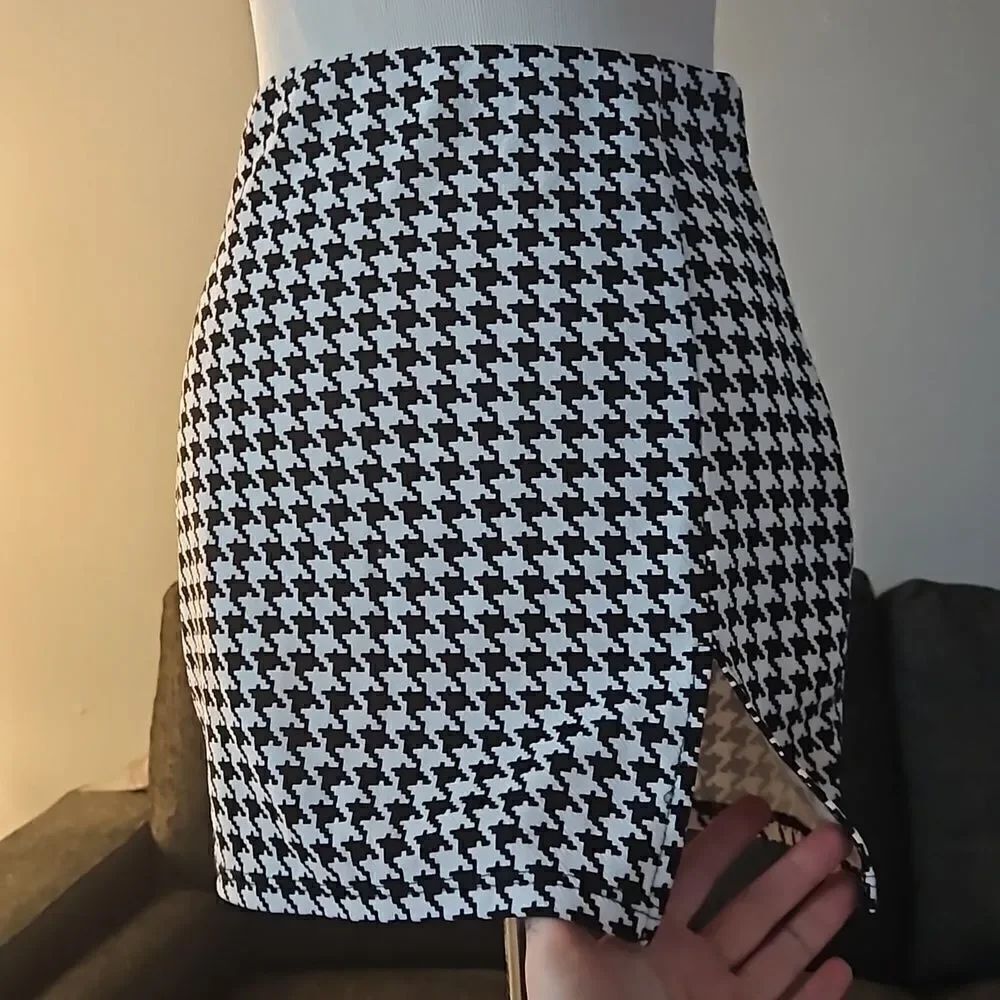Houndstooth mini skirt